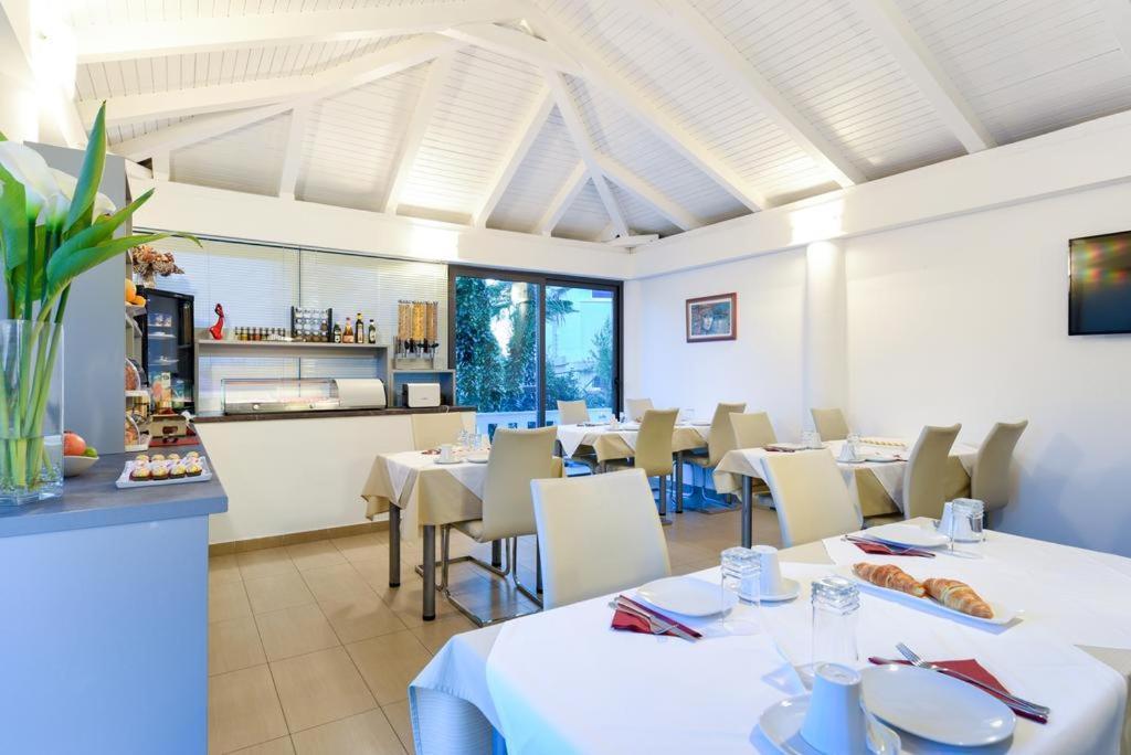 Bed & Breakfast Pino Podstrana Exterior foto
