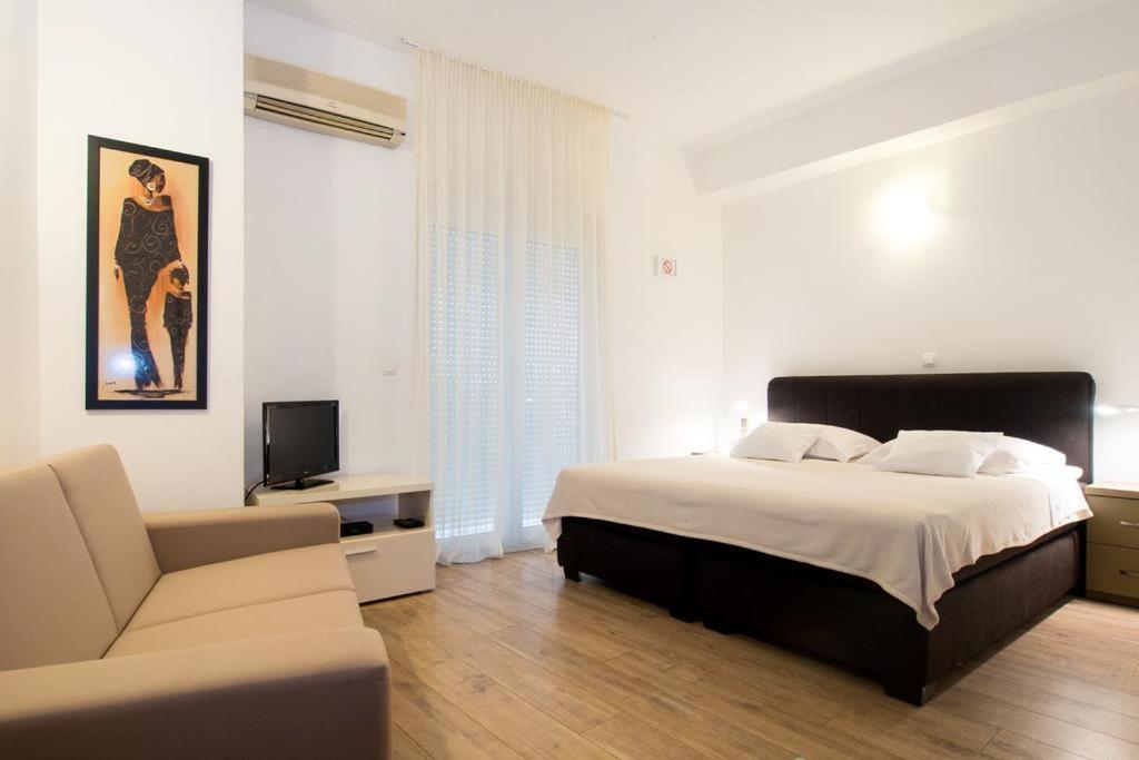 Bed & Breakfast Pino Podstrana Exterior foto