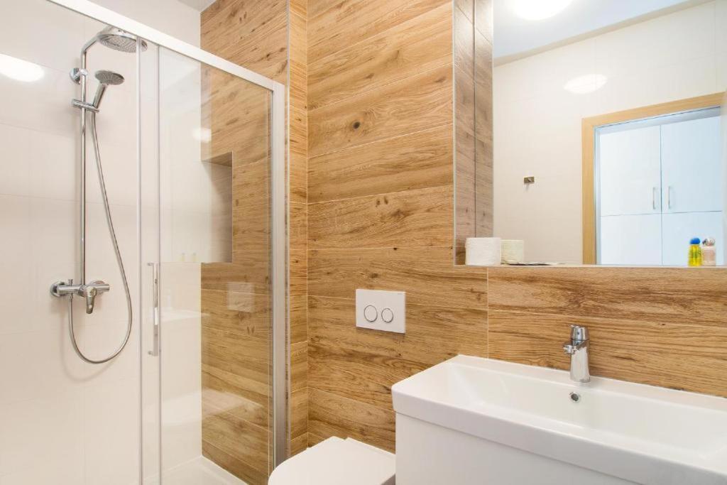 Bed & Breakfast Pino Podstrana Exterior foto